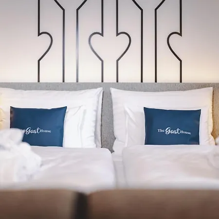 Otel The Gast House Zell Am 4*