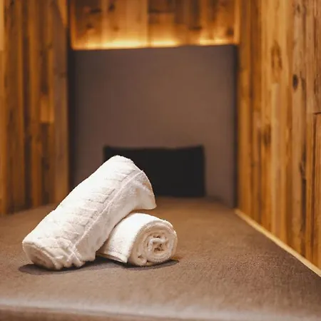 The Gast House Zell Am ホテル 4*