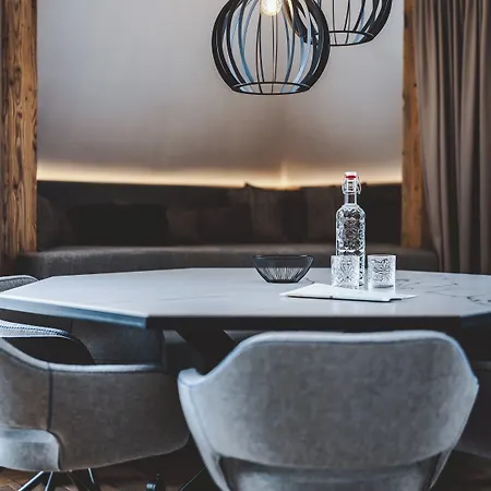 The Gast House Zell Am ホテル 4*