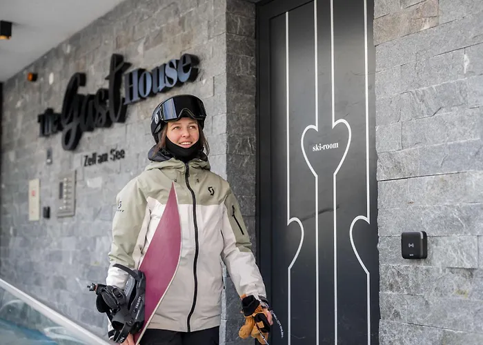 The Gast House Zell Am Отель 4*